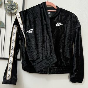 Nike girls Black Jacket and pants sportswear set for age 7-11